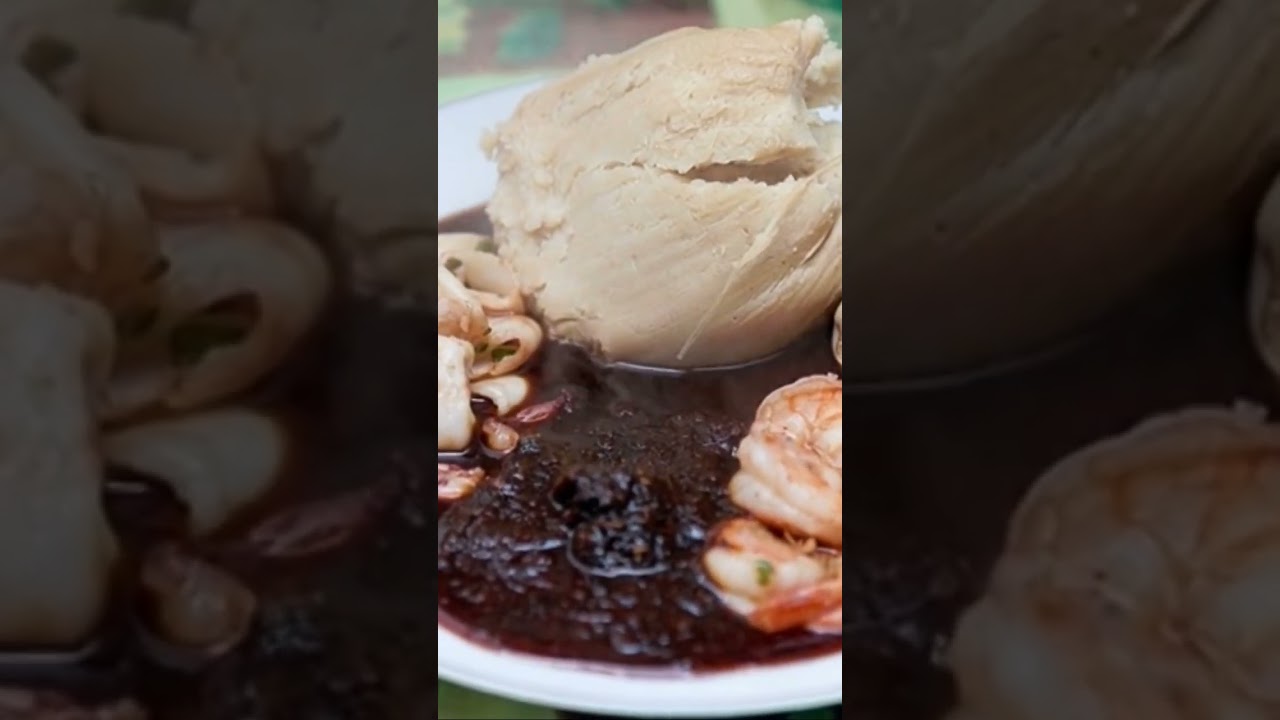 🇬🇭Ghana’s STREET FOOD . HOT KENKEY with fried fish, & rich shito. 😋 