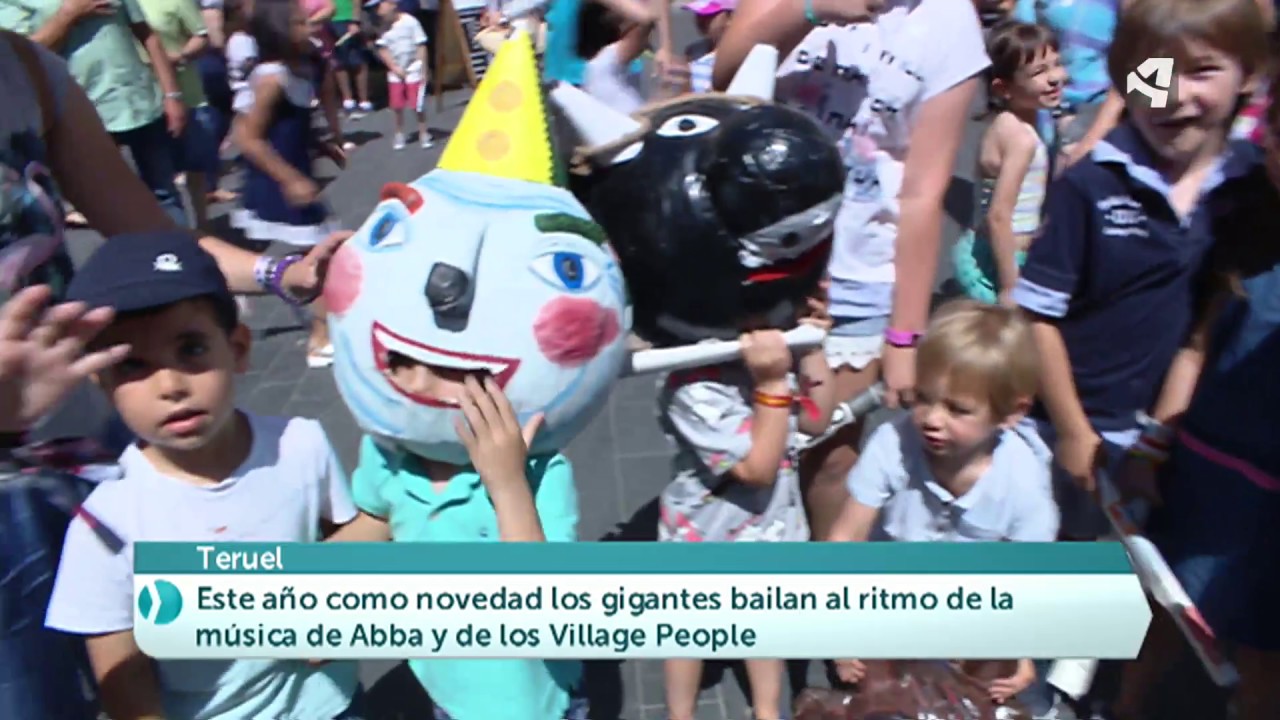 Gigantes y cabezudos toman las calles de Teruel