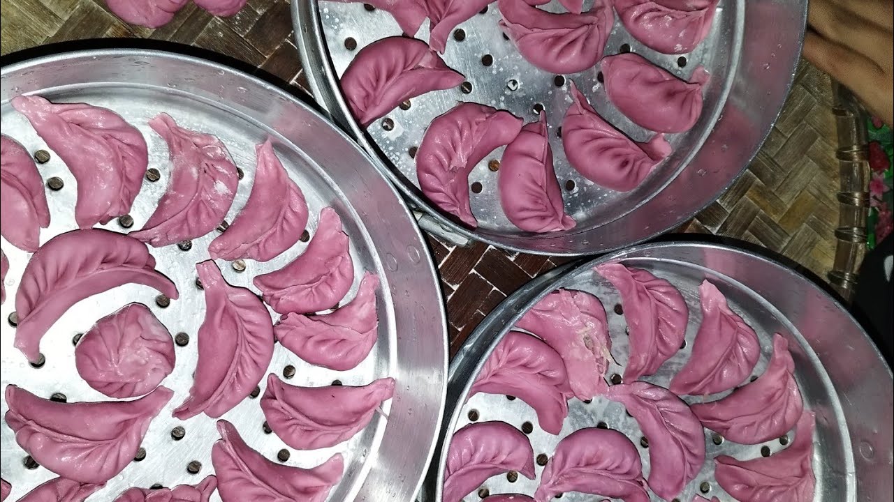 रातो रङको मो मो पहिलो चोटी खादै छौ हामीले ।#myfirstvloginmyvillage #momos @SukrajSerengMaden 