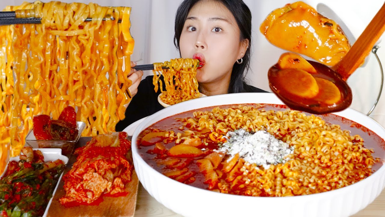 JP) 激辛🔥 ブルダックトク入り餃子ラーメン 韓国辛いラーメンモッパン Korean food MUKBANG asmr eating