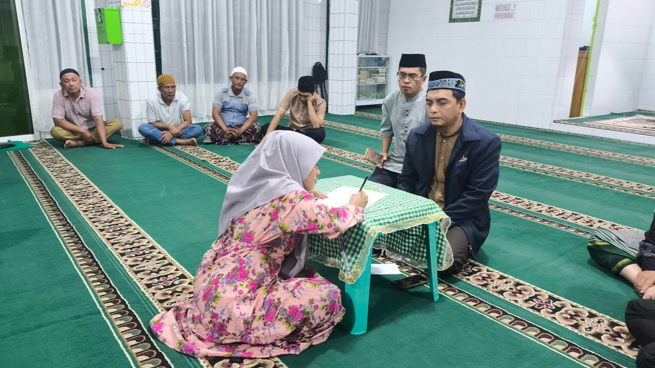 PROSES MUALAF MENGUCAPKAN DUA KALIMAT SYAHADAT DI MASJID HIDAYATULLAH