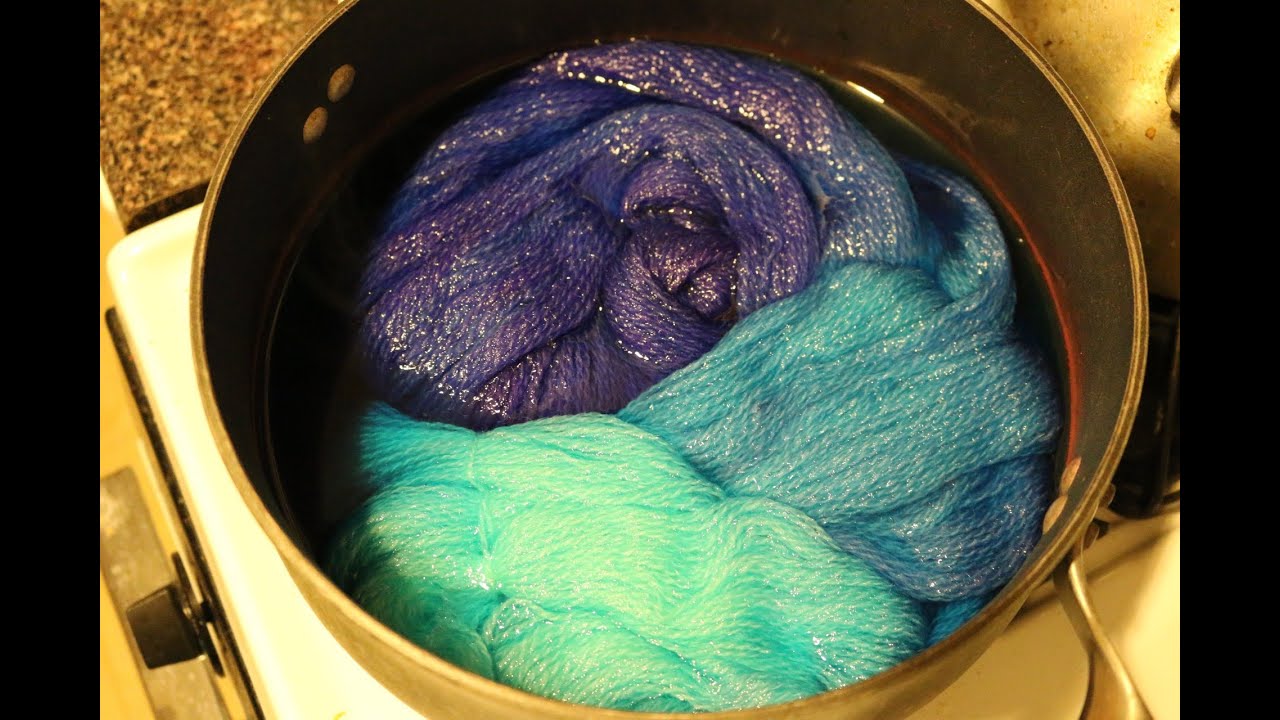 Dip Dyeing Yarn in Wilton's Violet Food Coloring