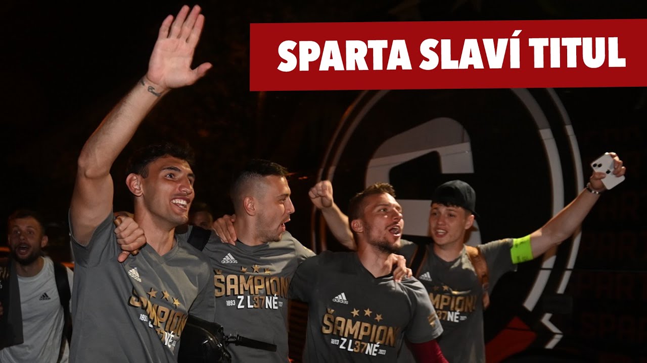 Divoká jízda Sparty po zisku titulu. Slavil i Hložek na dálku, Baranek slibuje devadesátky