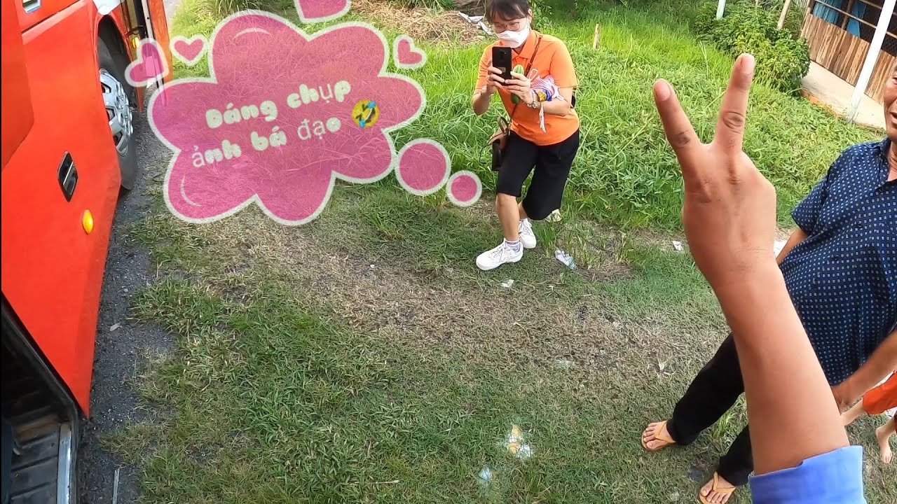 Cùng vợ mới rước khách gặp khán giả dễ thương ghê 🤣