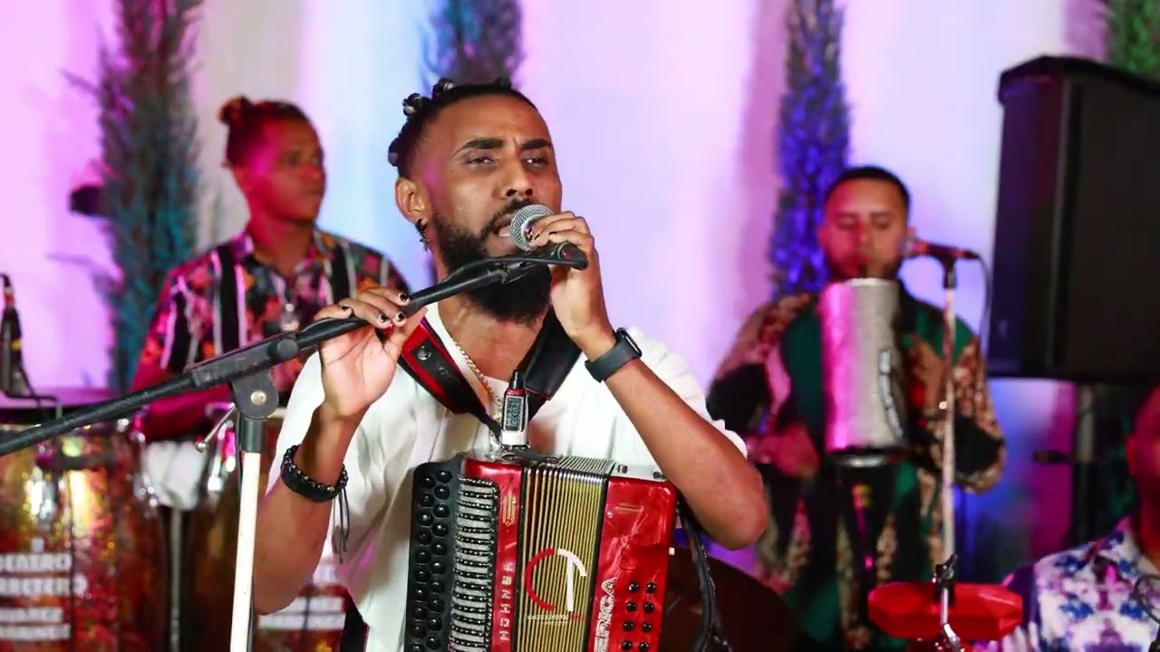 El Diamante Negro y La Mini Banda - Llegaste Tu Nuevo 