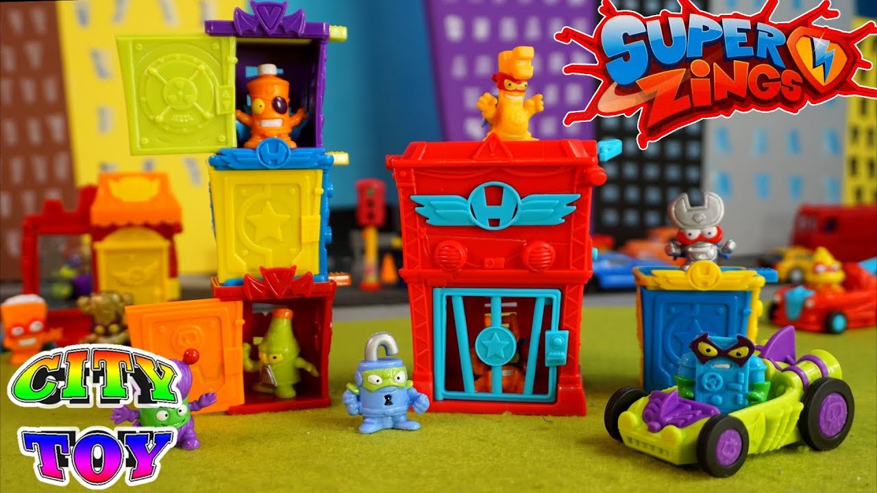 Leo visita City Toy para completar su colección de SuperZings