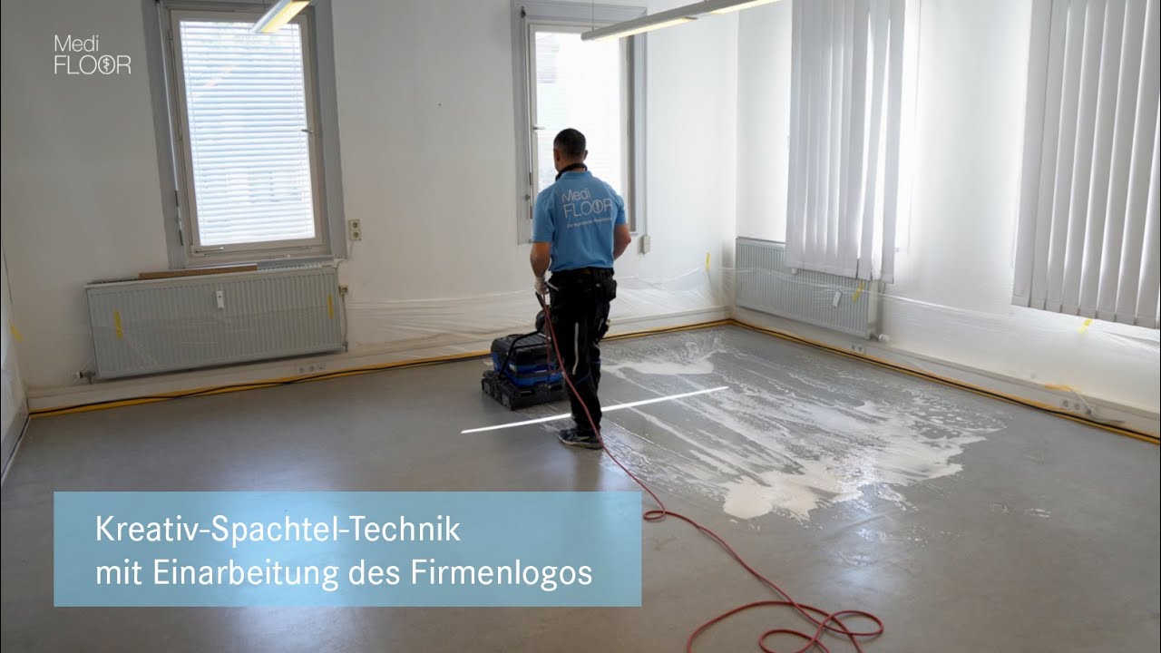 Medi-Floor: Linoleum sanieren + reinigen, einfärben mit Spachtel-Technik + Einfügen des Firmenlogos