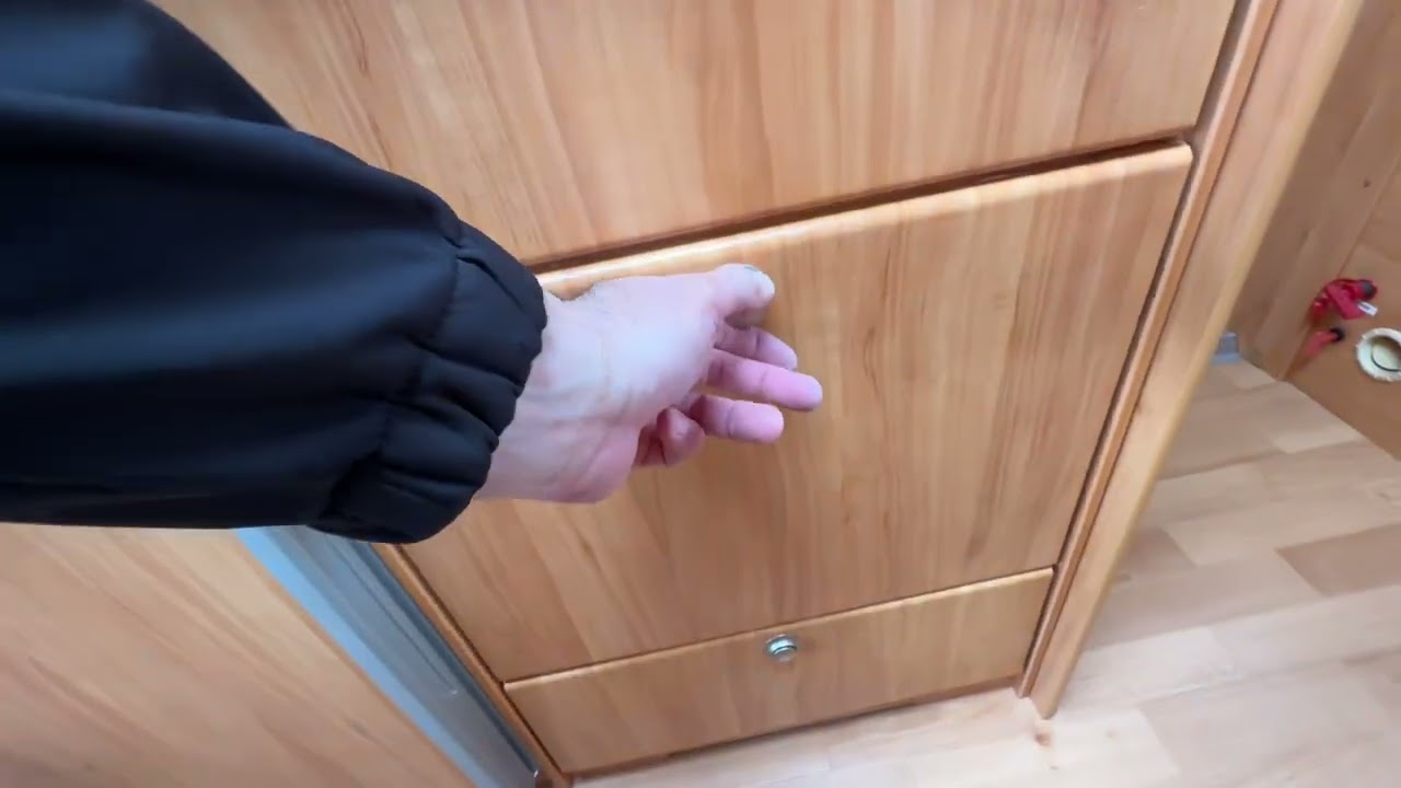RICAR - Adria Adora 472 LU z napędem i markizą.