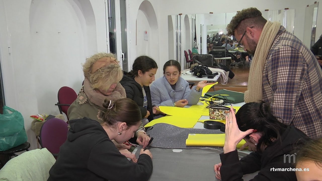 Comienza el Taller Joven de Artesanía de Disfraces de Carnaval promovido desde el C.I.J.