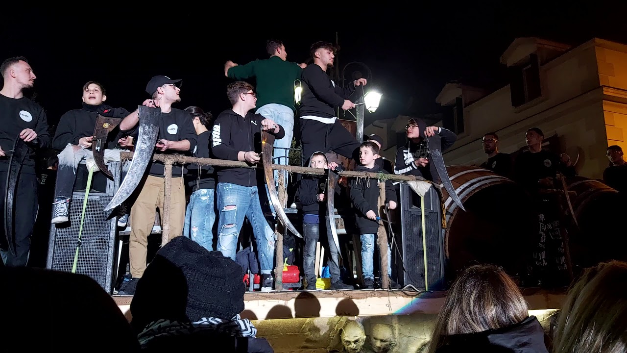 Carri Portico 2020 I punto e a capo esibizione in piazza