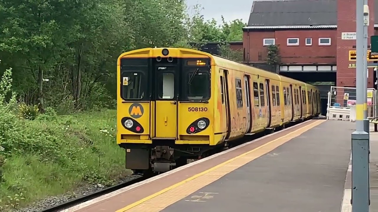 Trains at Birkenhead Park