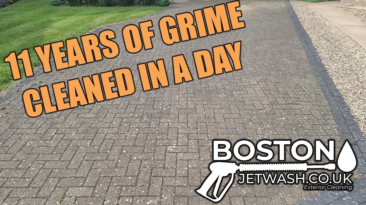 This block paving driveway was yellow?  | Pressure Washing