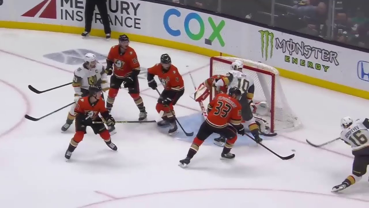 Pavel Dorofeyev misses great chance for his first NHL goal vs Ducks, stopped by Gibson (28 dec 2022)