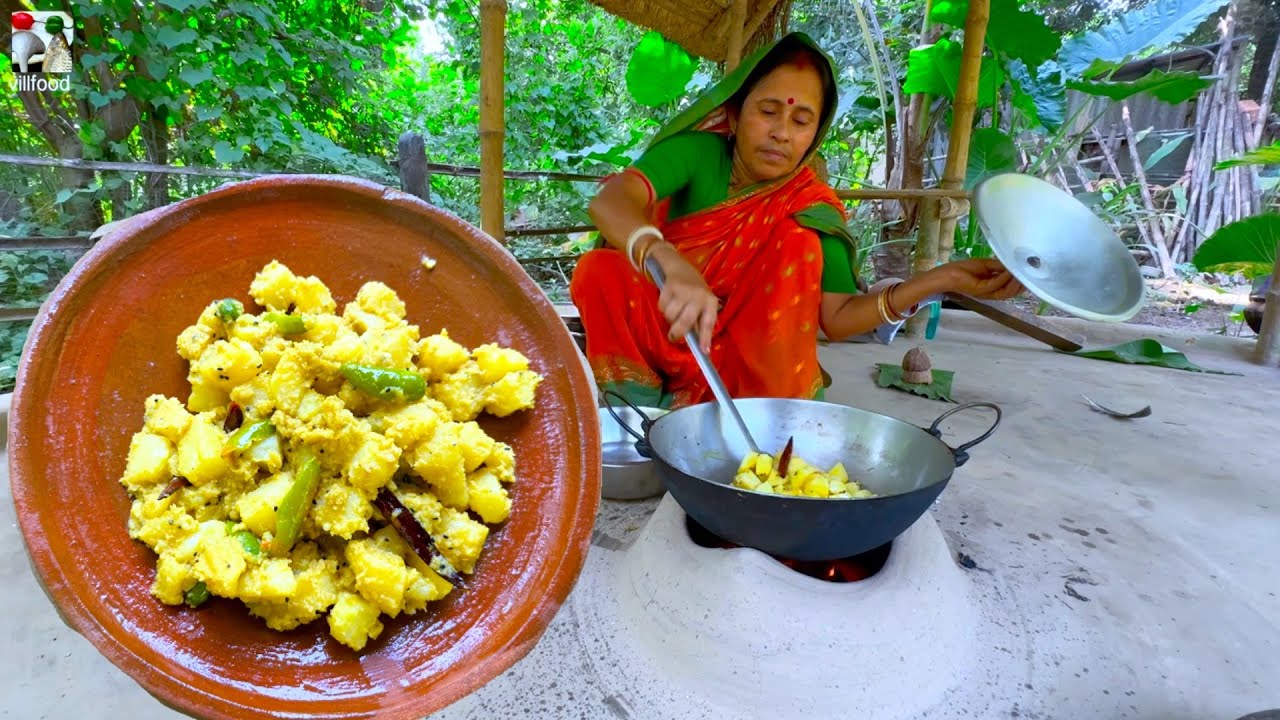 দারুন স্বাদে হারিয়ে যাওয়া আলুর এক নিরামিষ রান্না | village style cooking potato recipe | villfood