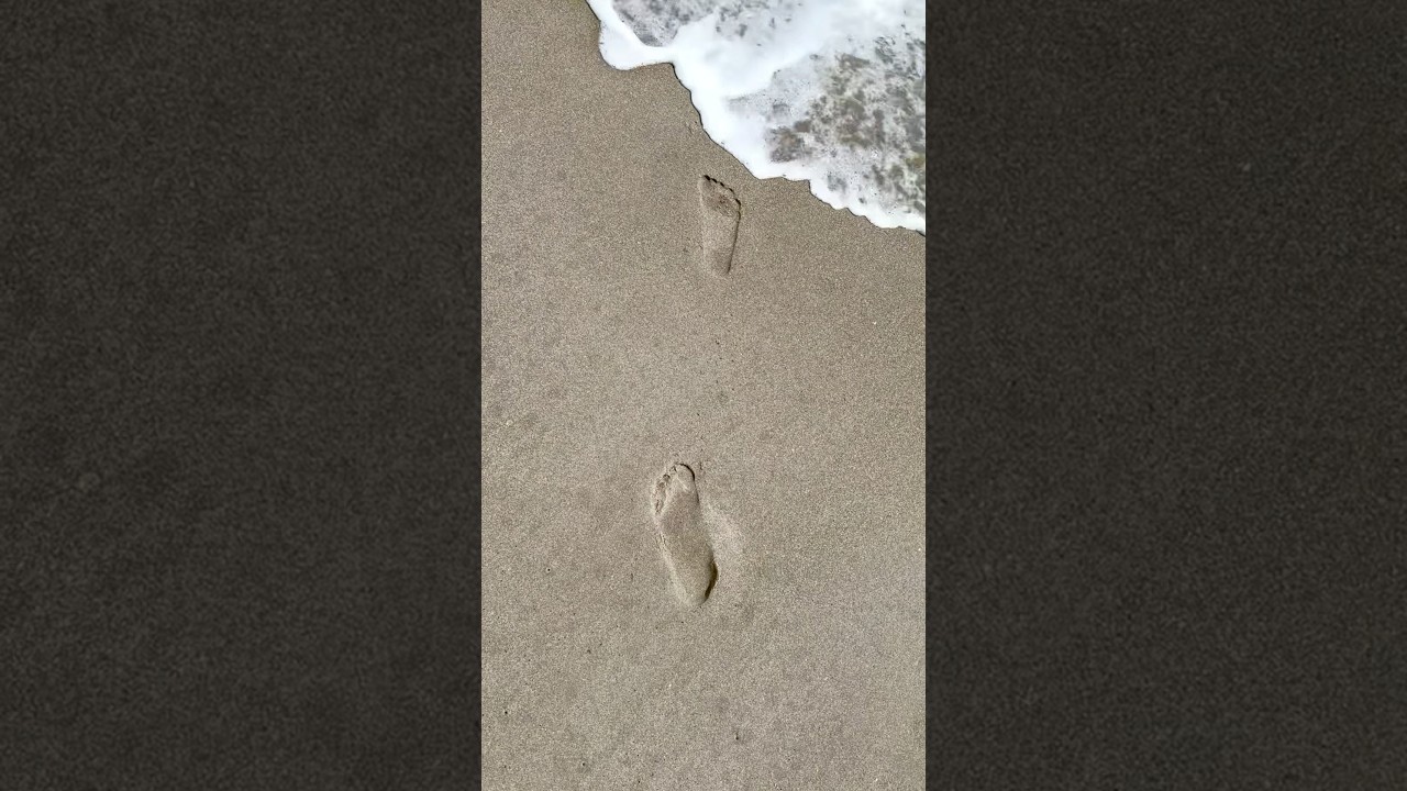 My Pov : footprints in the sand