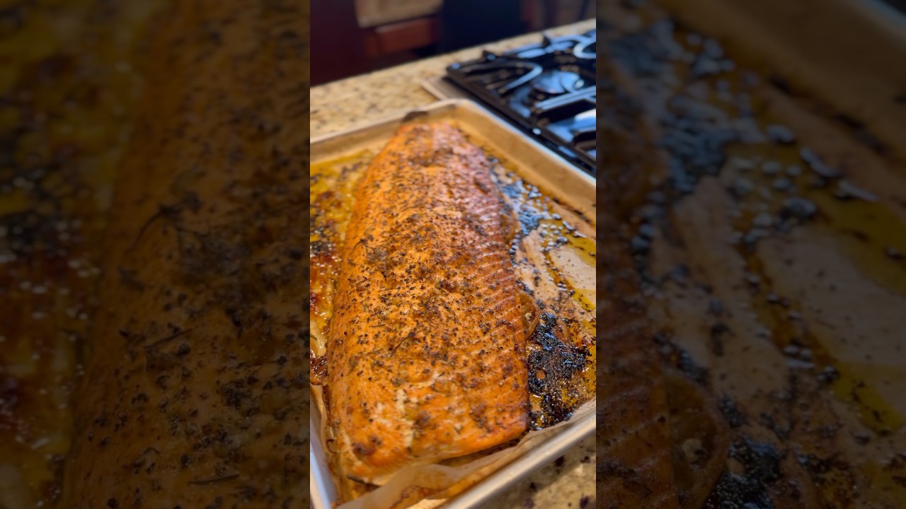 Самый простой рецепт запечённого лосося с чесноком и травами! 🏆 #foodie #food #shorts