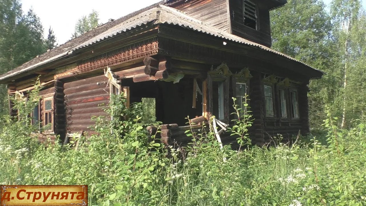 Большой заброшенный дом с шикарными наличниками. Заброшенная деревня в глубинке России.