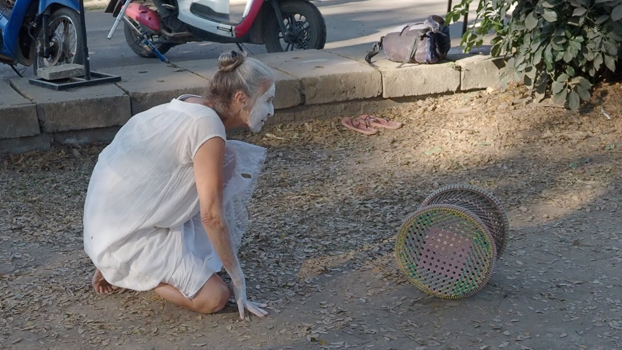 Spontaneous Performance #83: Rattan Chair