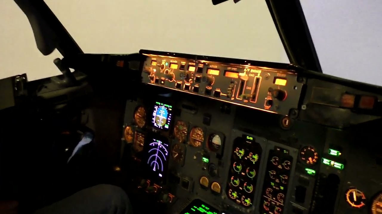Boeing 737 CL Land in CAT I Manchester (EGCC) Airport  on Full Flight Simulator
