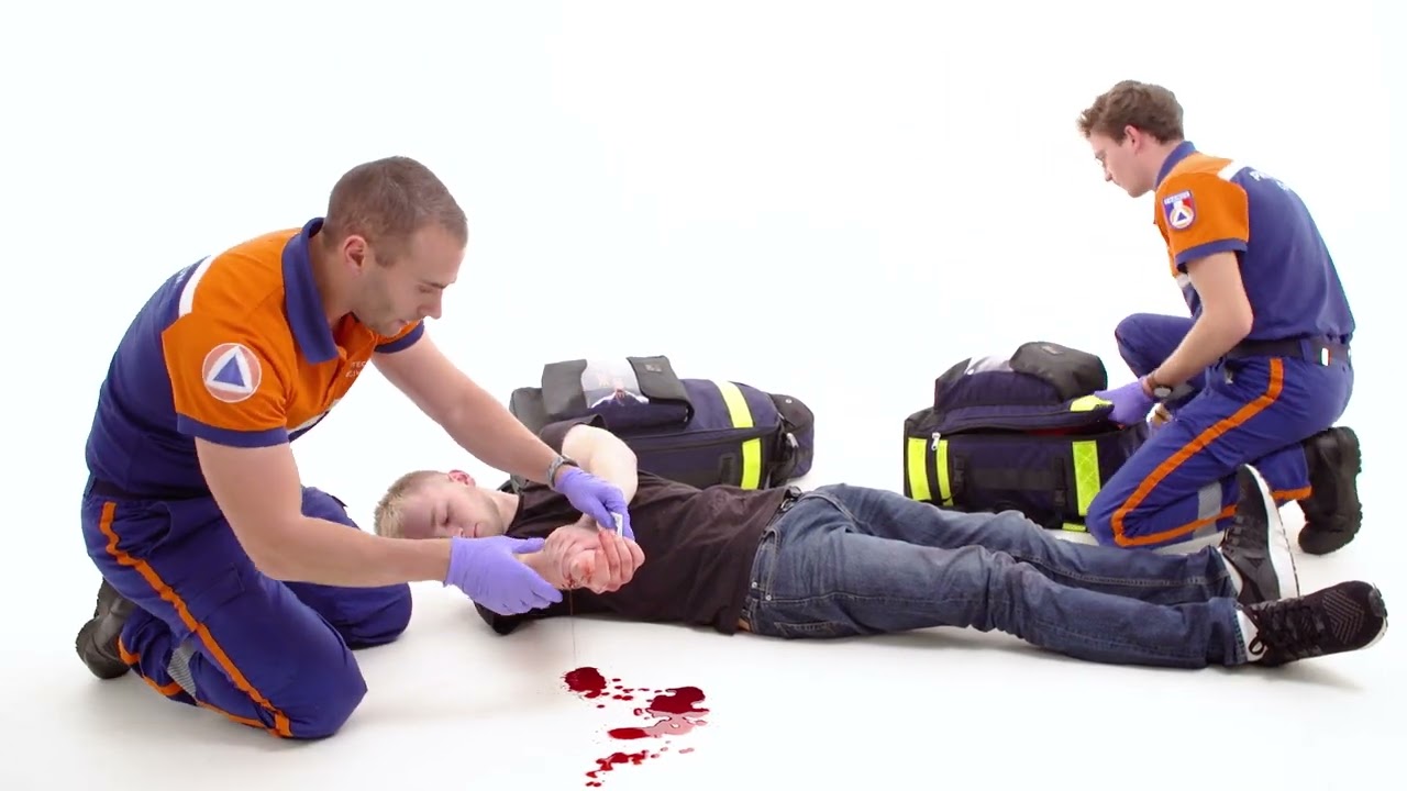 L'h&eacute;morragie externe - Le pansement compressif d'urgence