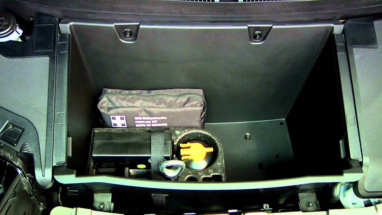 BMW i3 Front Storage Compartment Under the Hood | BMW How-To
