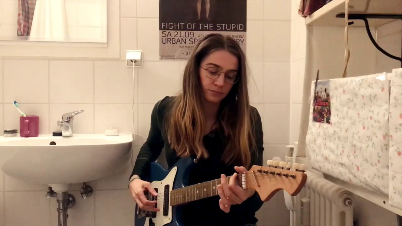 NICHTSEATTLE - ZUHAUSESTADT (solo, live, badezimmer)