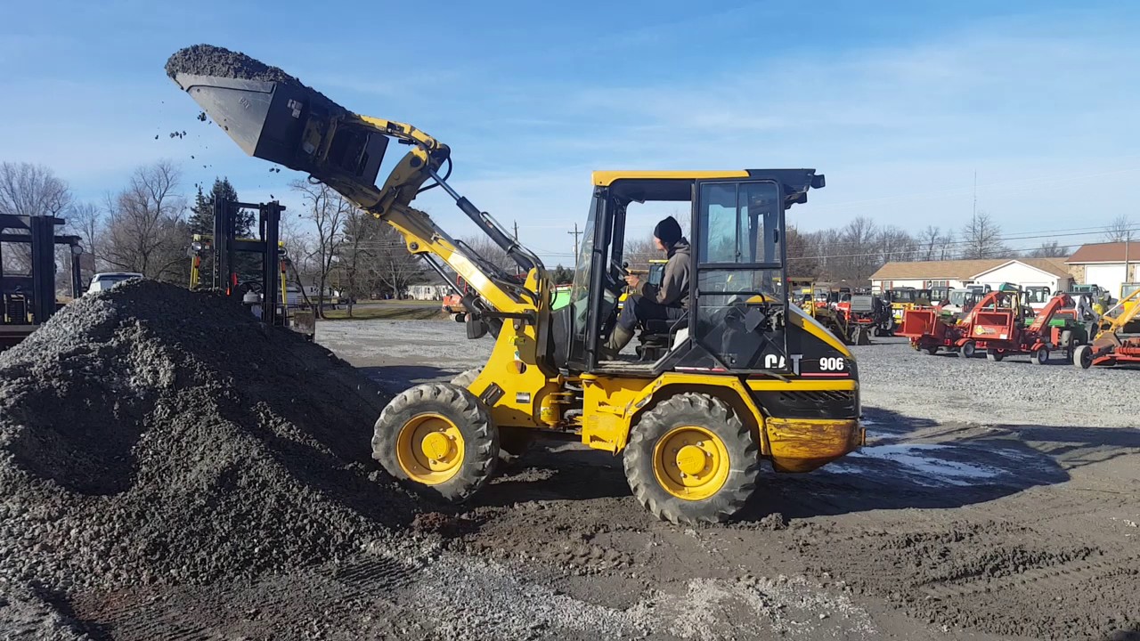 Cat 906 Loader