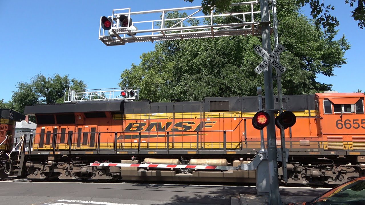 BNSF 6302 Manifest South, E St. Railroad Crossing, Sacramento CA