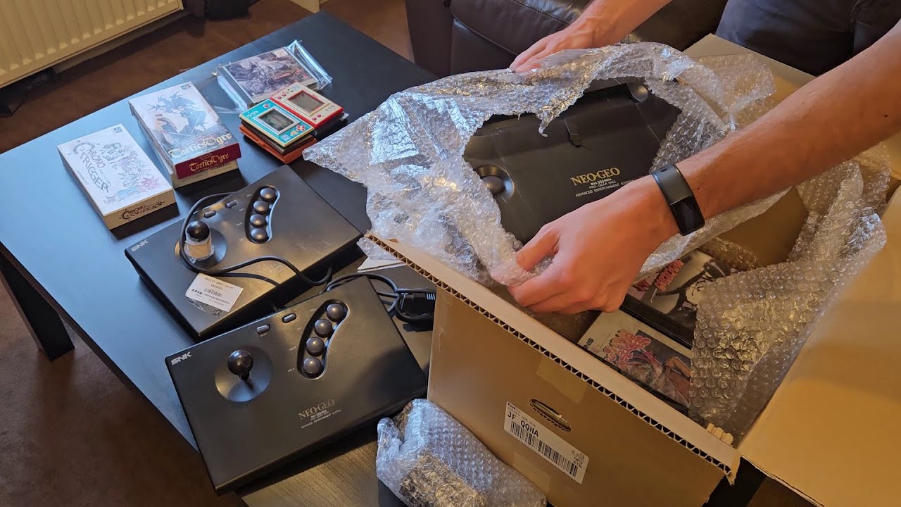 Unboxing Neo Geo bundle and Game & Watch from Japan 2025