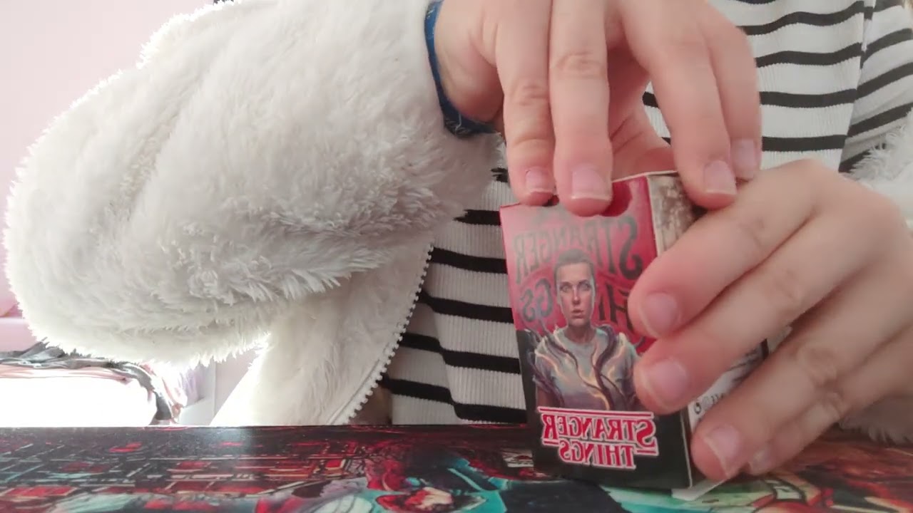 Abriendo caja de Stranger things 
