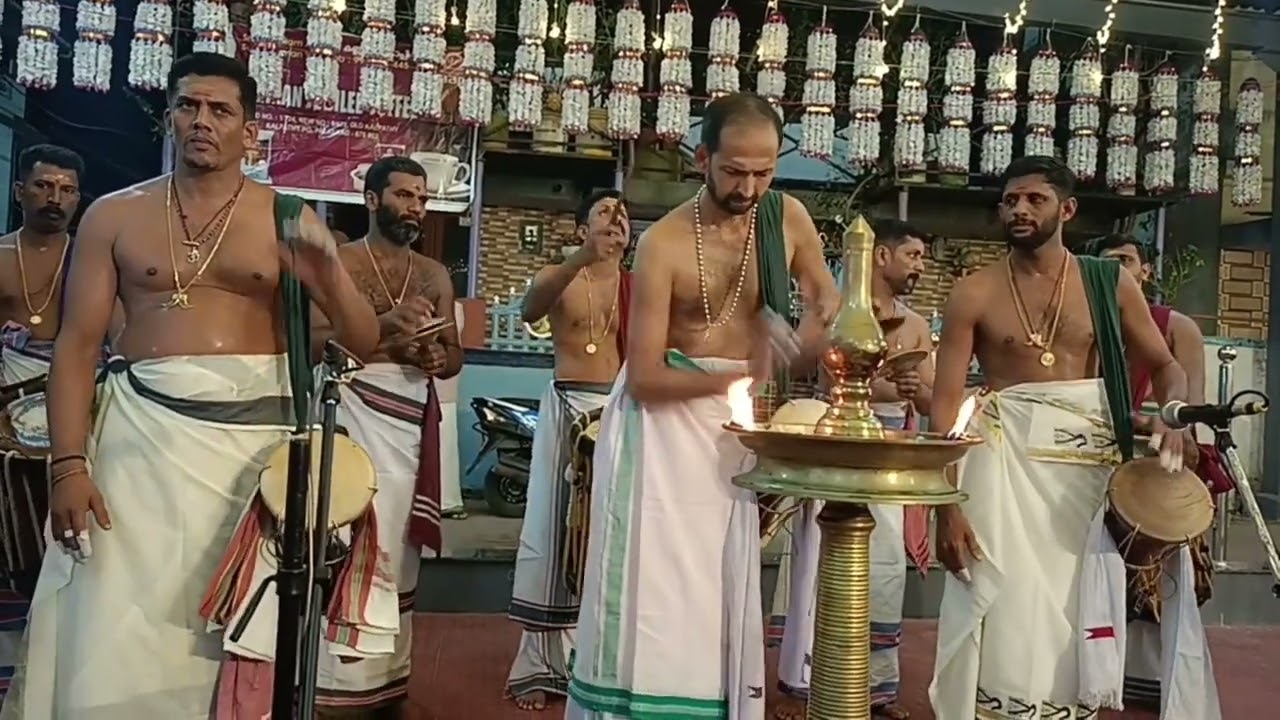 TRIPLE TIMILA THAYAMBAKA by OTTAPALAM HARI, KODUNTIRAPULLY MANOJ, KALAMANDALAM VINAYAN (ADANTHAKKUR)