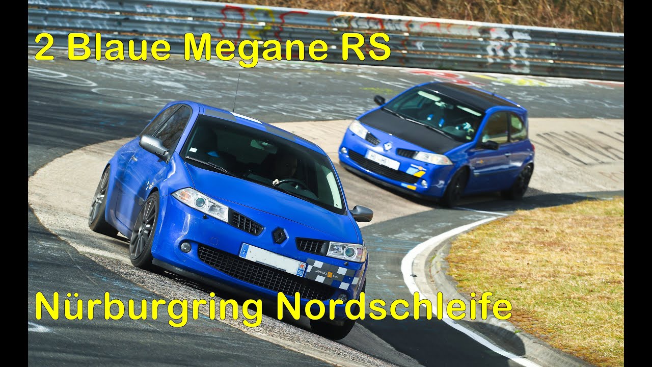 Zwei blaue Meganes auf der Nordschleife
