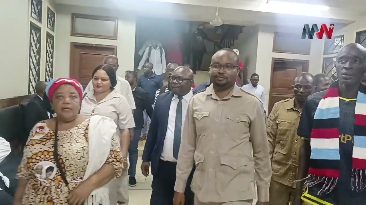 LISSU ANABALAA, CHEKI AKIINGIA KWA MBWEBWE KUWATUNGUA WALIOKWAMISHA SHUGHURI ZA CHADEMA, AWAPANIA