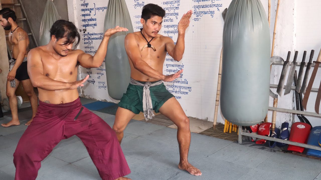 Bokator (ក្បាច់ក្របីលាក់កូន)សម្រាប់បងប្អូនចង់ហាត់ក្បាច់គុនបុរាណខ្មែរជួយលោកគ្រូ អាថាន់ 0964735775