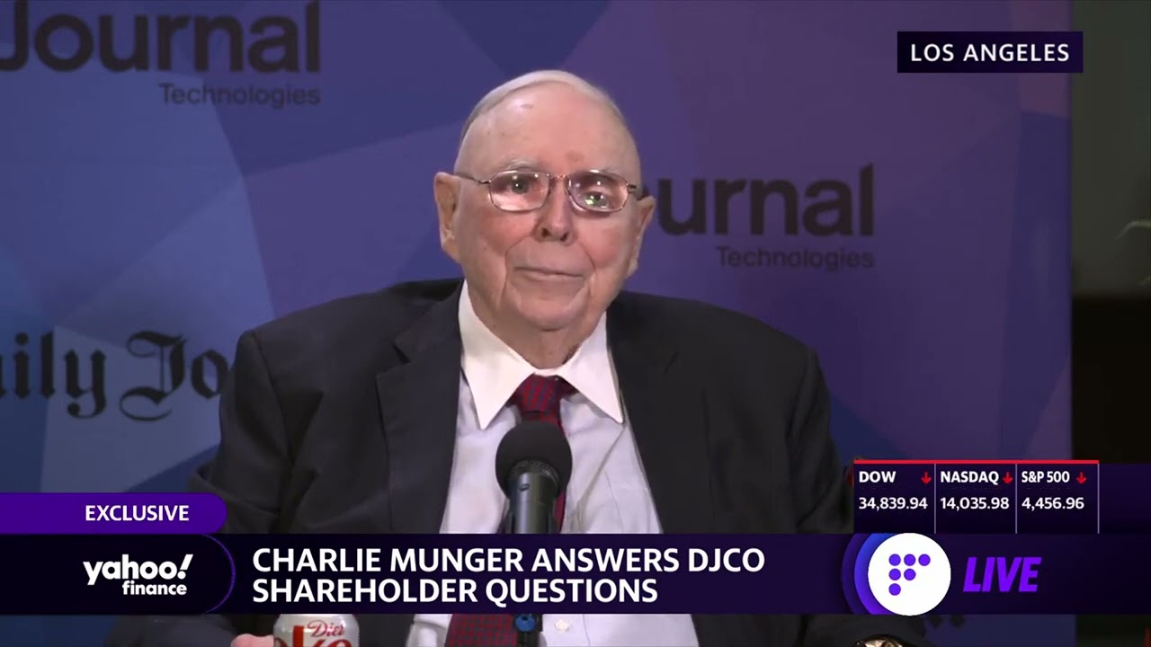 Charlie Munger about executive compensation (DJCO 2022)
