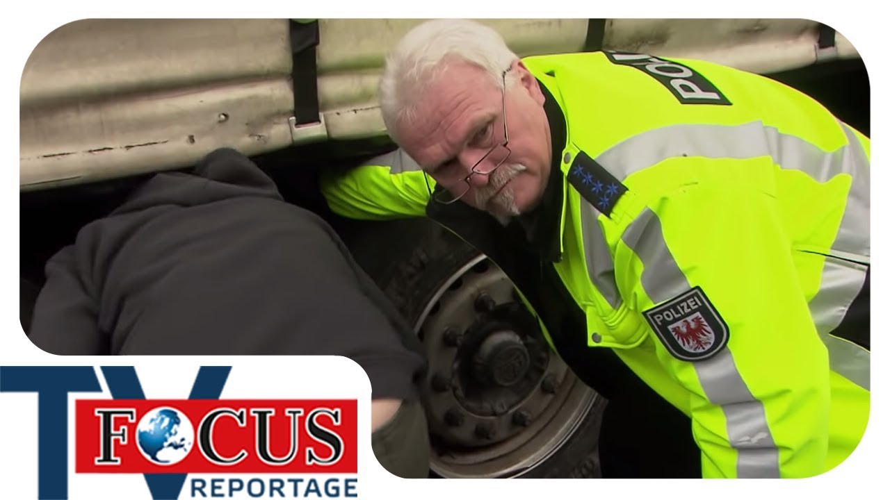 Schrott-LKW auf der A12: Die Schwerlastkontrolleure | Focus TV Reportage