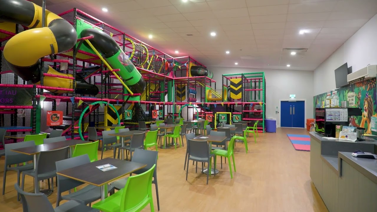 Canolfan Hamdden Caerfyrddin / Carmarthen Leisure Centre