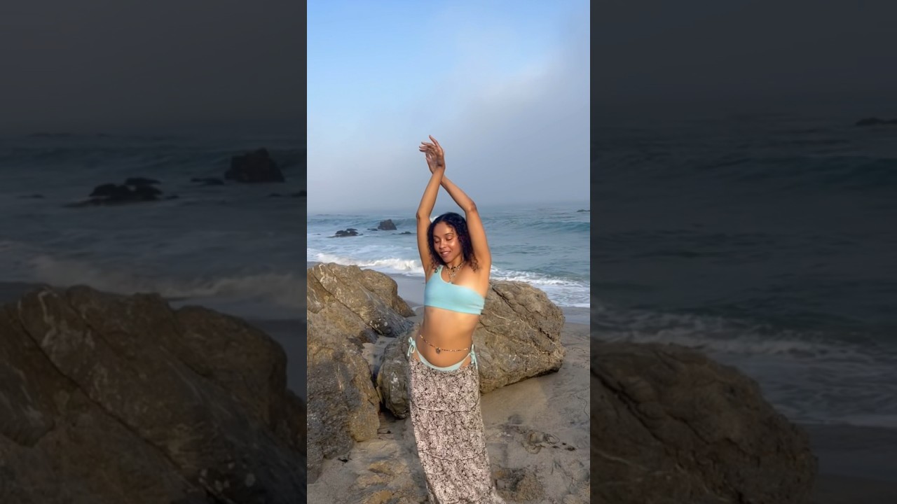 add this to your summer playlist #music #artist #siren 𝄞⨾𓍢ִ໋🎧ྀི Heat by Tyra Bell