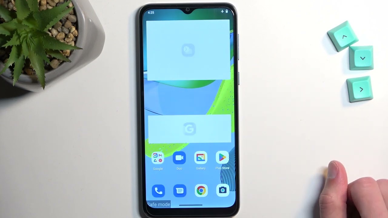 Как войти в безопасный режим на MOTOROLA Moto E13