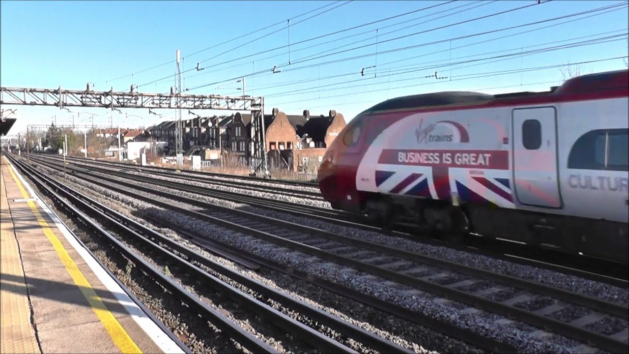 Trains at South Kenton 07-03-16