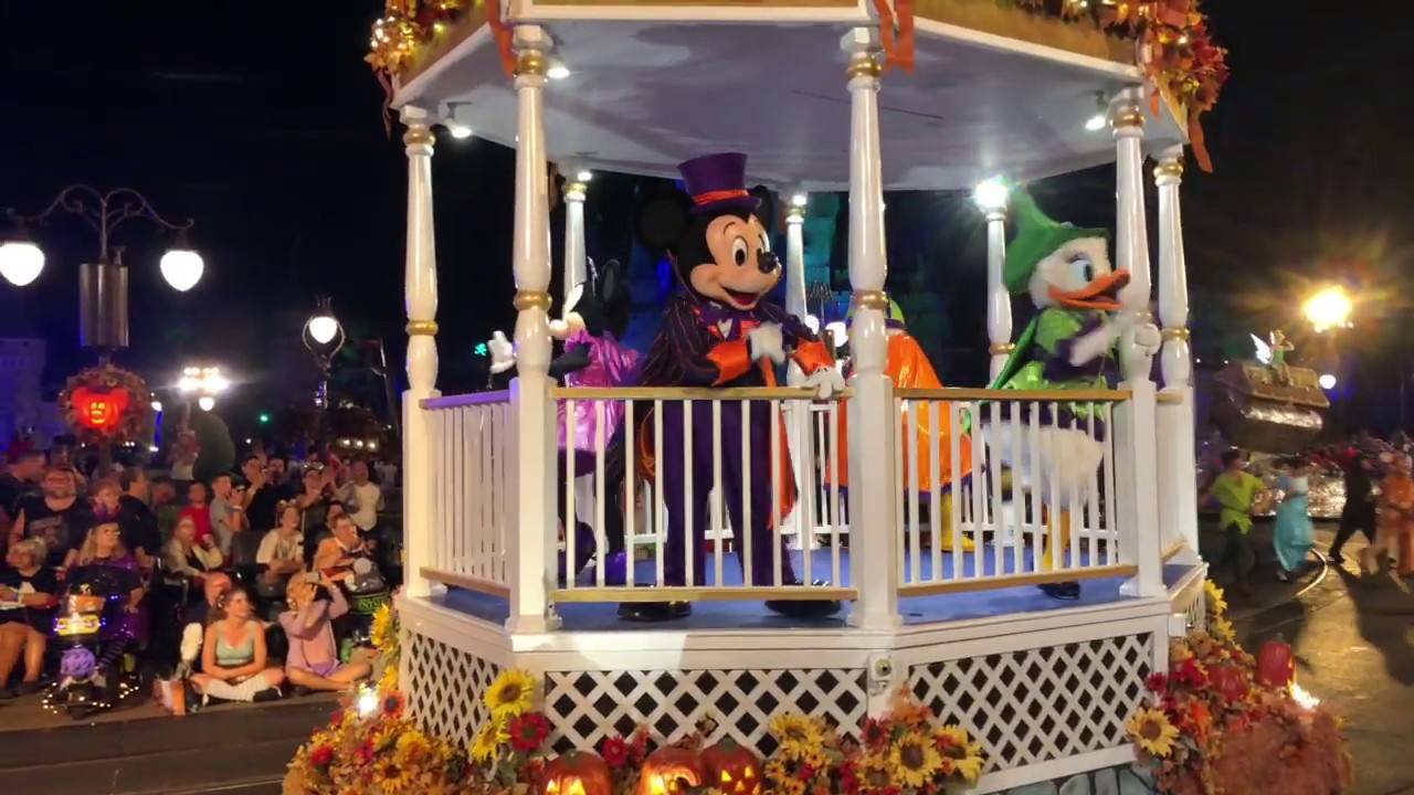 Mickey's Boo To You Halloween Parade 2019 en Disney