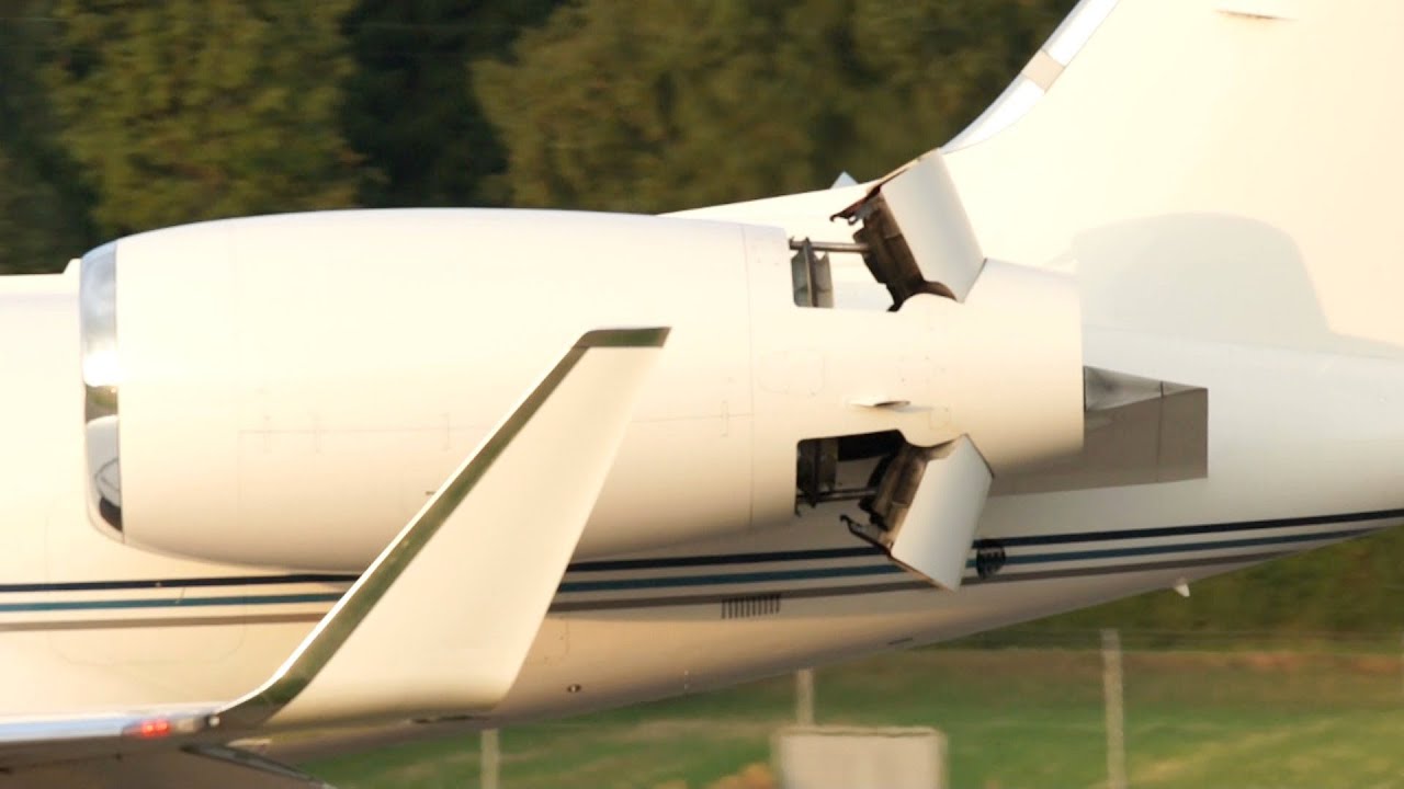 Gulfstream G550 VP-BSI Take Off at Airport Bern-Belp - Reverse Thrust during Taxi