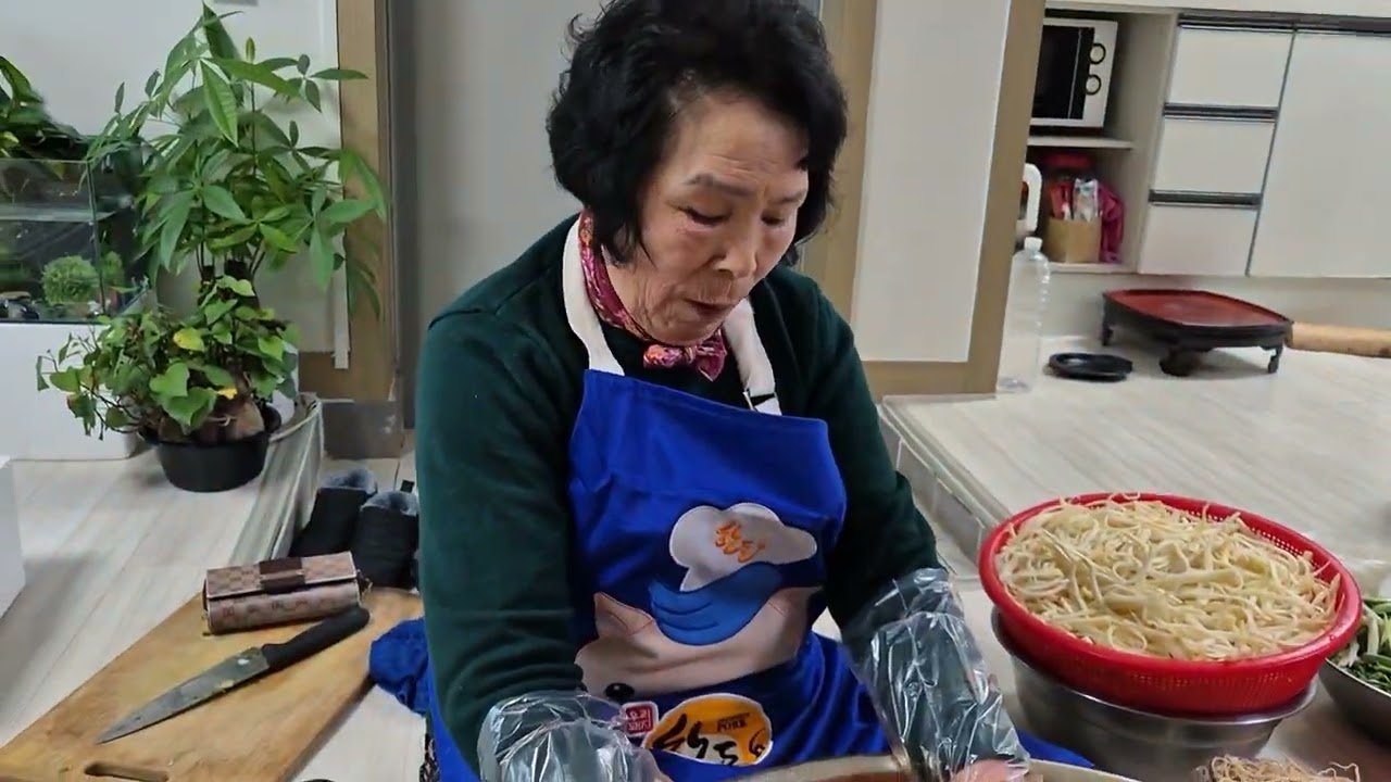 80살시골엄마 엄마와 로렌아줌마 합동작전2탄 겉절이 홍어회 도라지무침