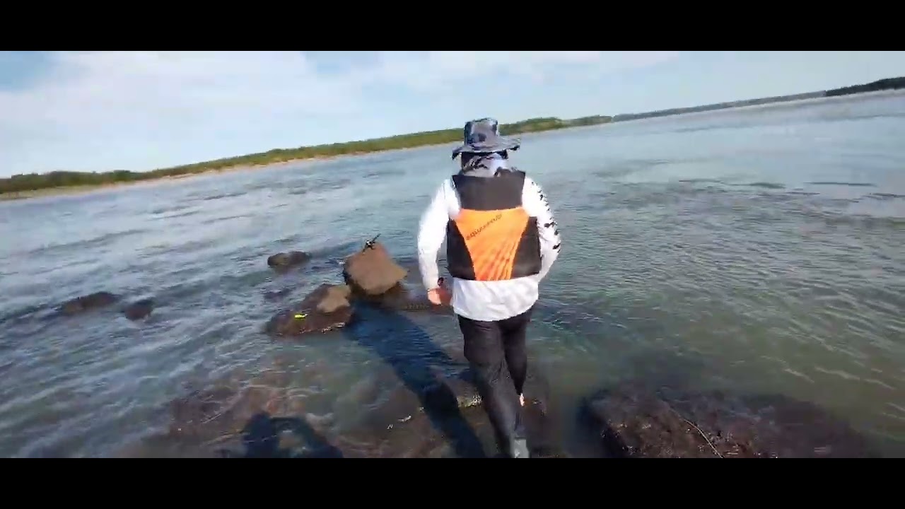 Travesía Concordia / Colón! Pesca en Kayak en piedras en medio del Río Uruguay