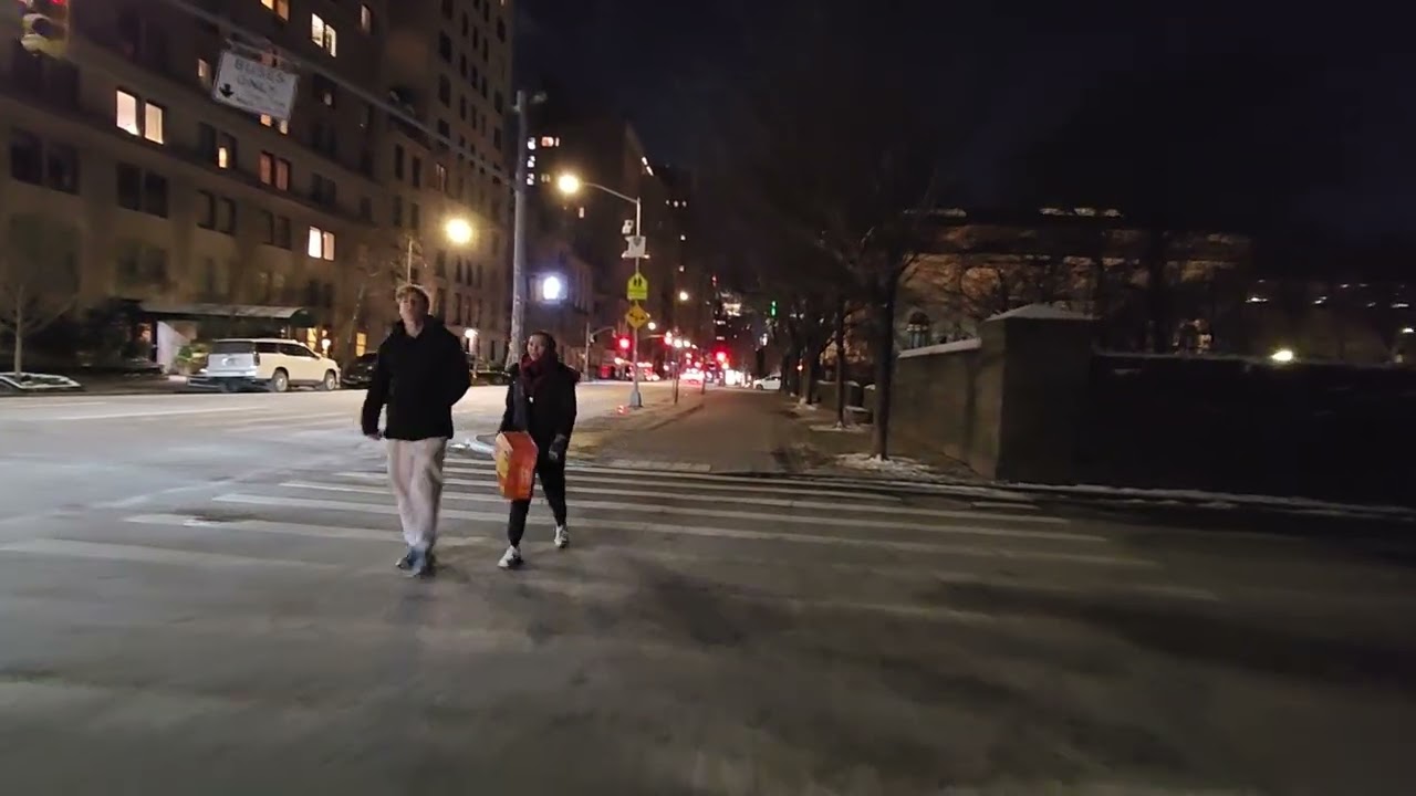 A 7 minute walk from the Guggenheim Museum to the MET Museum 