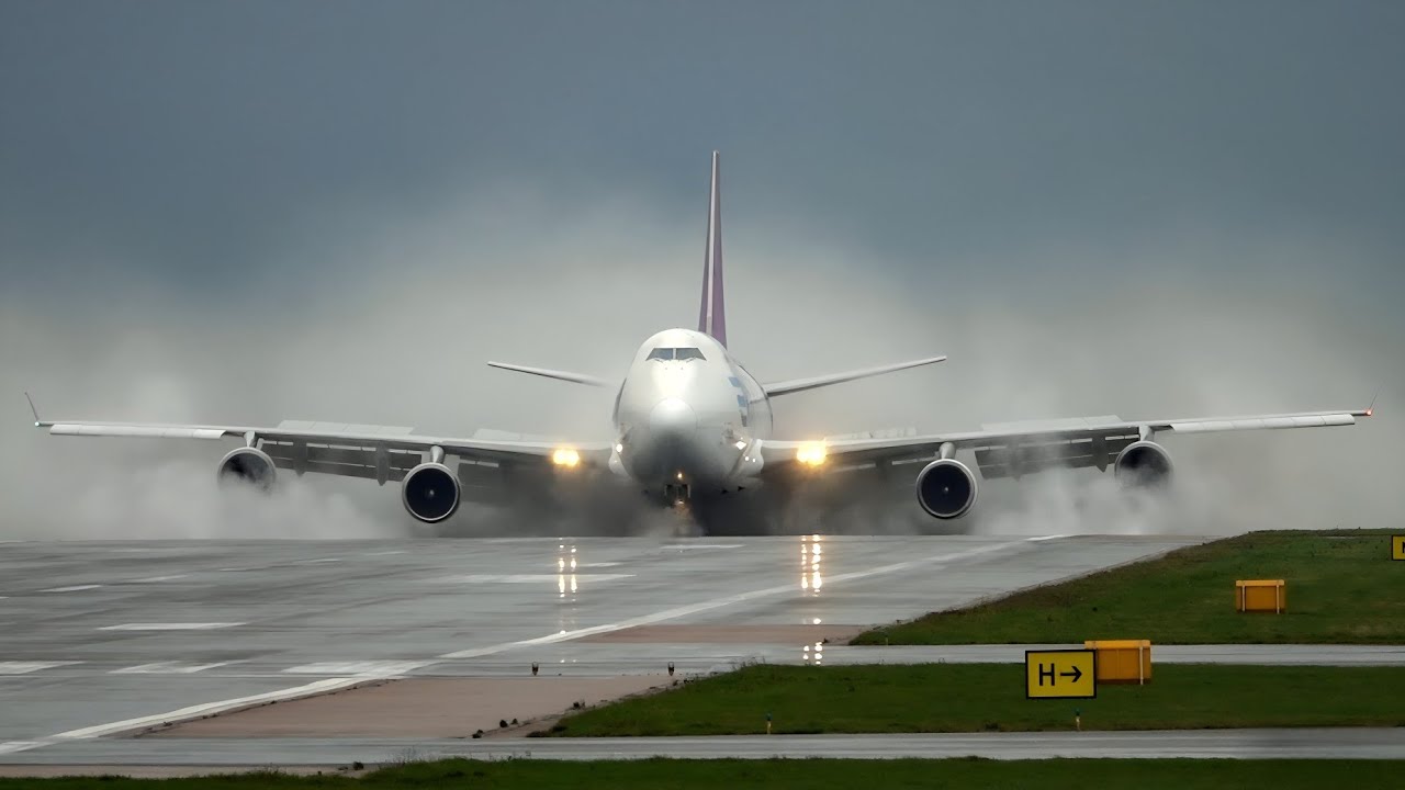 Cargolux & ROM Cargo 747 Wet Landing with Lots of Spray!