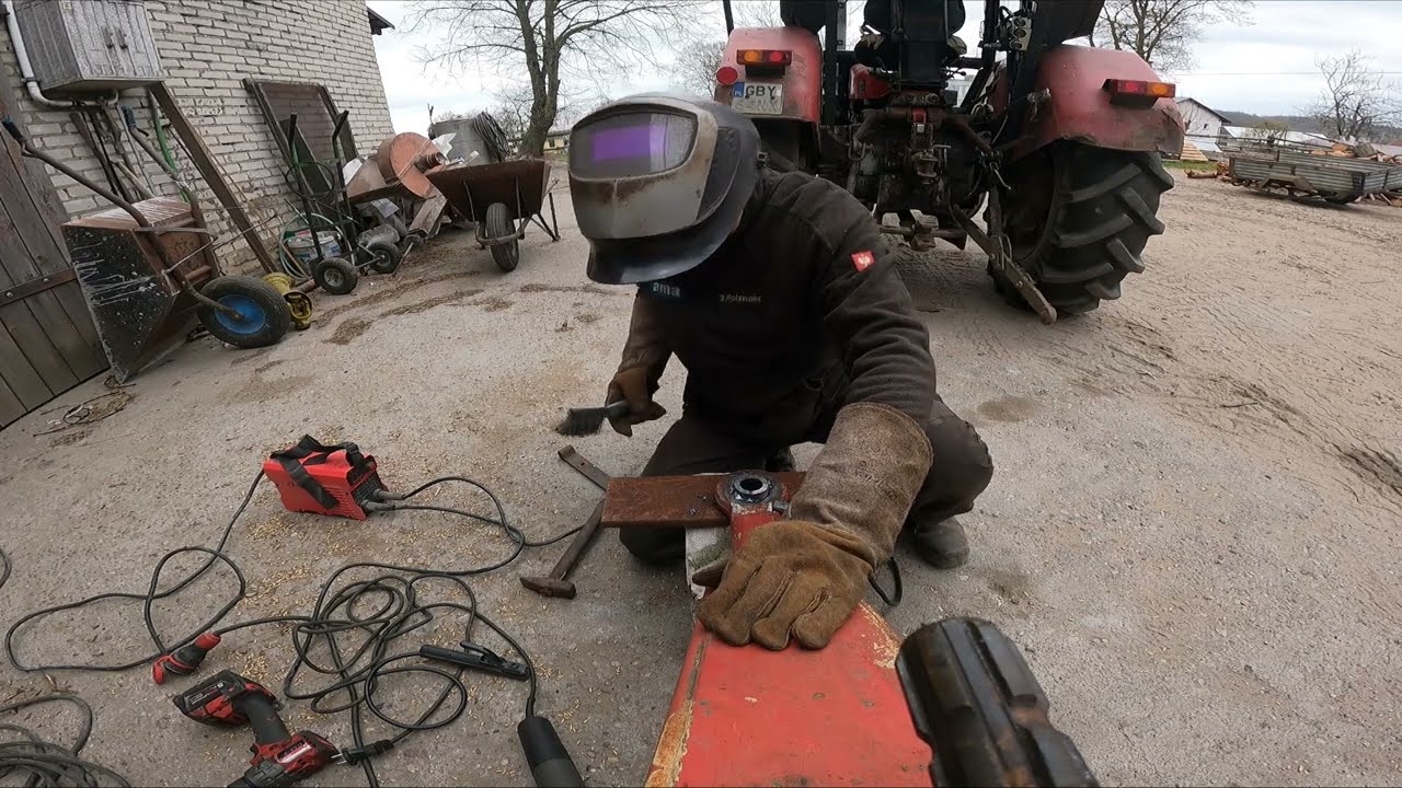 Spawanie Ucha W Rozrzutniku Tandem. Już Ponad Miesiąc Jest Bez Deszczu, Susza Zimno Atakuje Rośliny