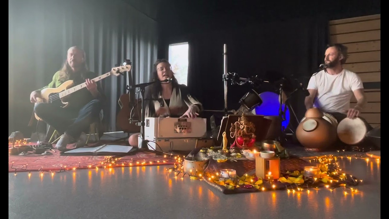 Jai Sri Maa - live from Kirtan Angéline Om & friends