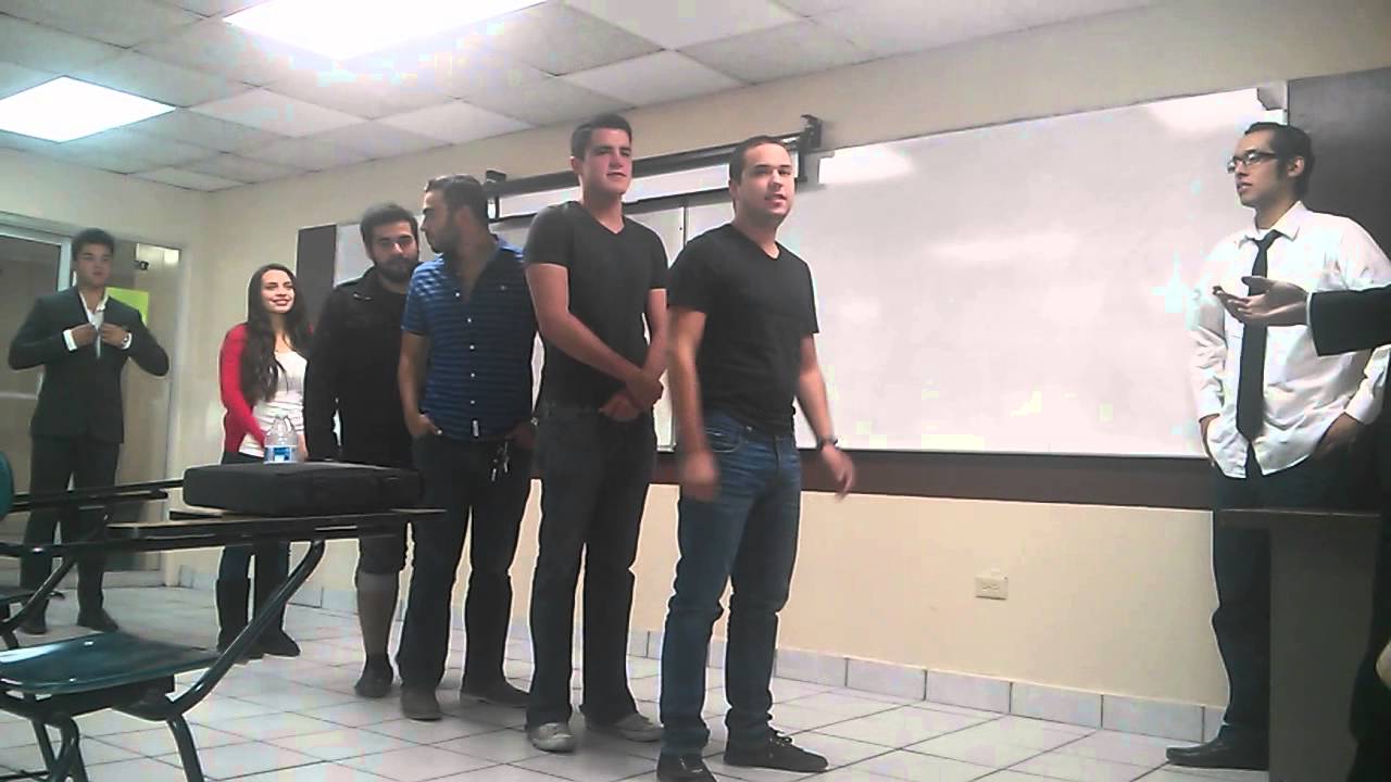 Dinámica en el salón 014, actividad de comunicación oral y escrita