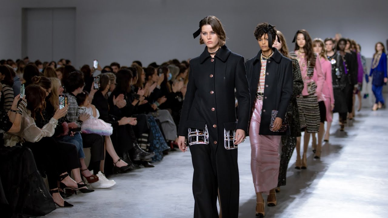 Коллекция CHANEL Métiers d'art 2021/22 — CHANEL Shows​